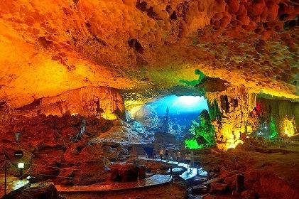 Sung-Sot-cave-or-Surprise-Cave-Halong-Bay-3